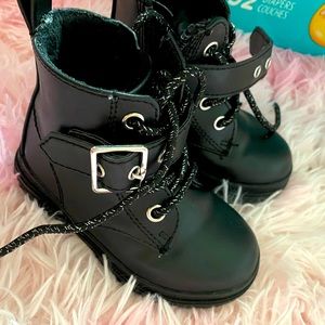 Winter Boots size 4/5 Toddler (winter boots 2 for $10) bundle to secure!